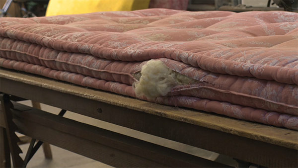 entretien d'un matelas en laine | Comment laver la laine d'un matelas  | réfection