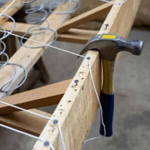 sommier-tapissier-marteau matelas de laine & sommier tapissier | Les ateliers Le Briand