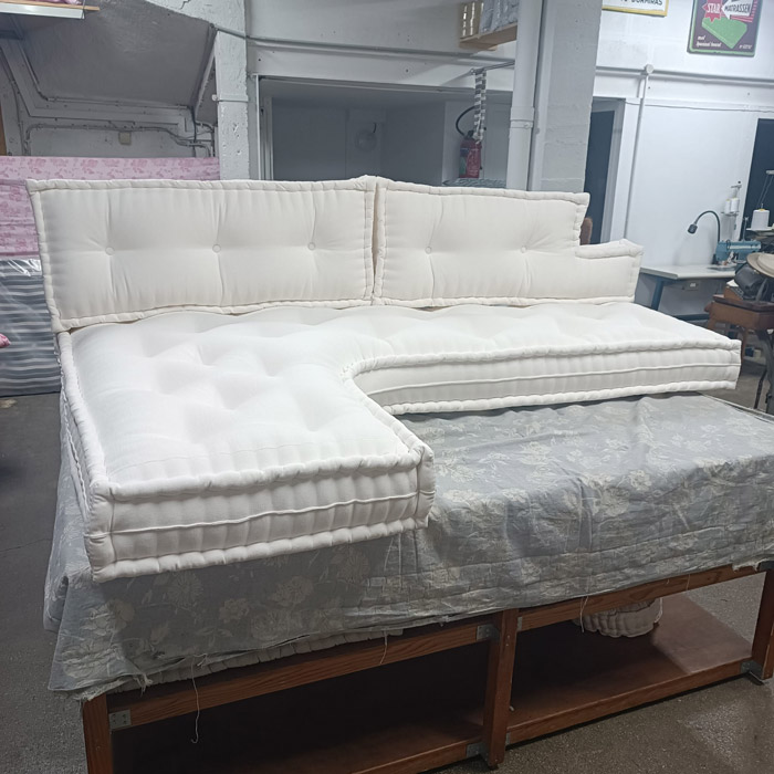 banquette-canape-sur-mesure matelas de laine & sommier tapissier | Les ateliers Le Briand