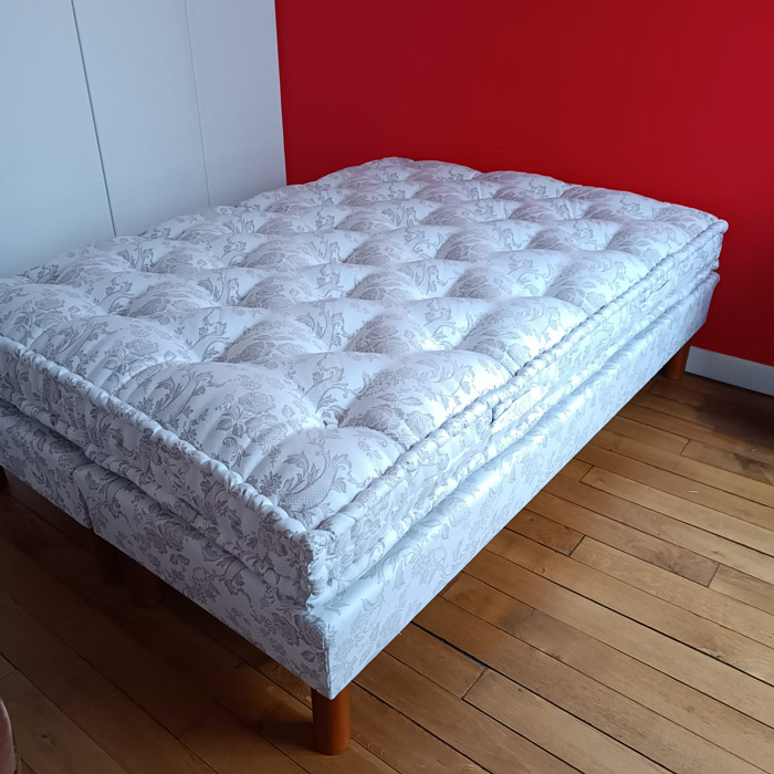matelas-laine-bourrelet-damasse-gris matelas de laine & sommier tapissier | Les ateliers Le Briand
