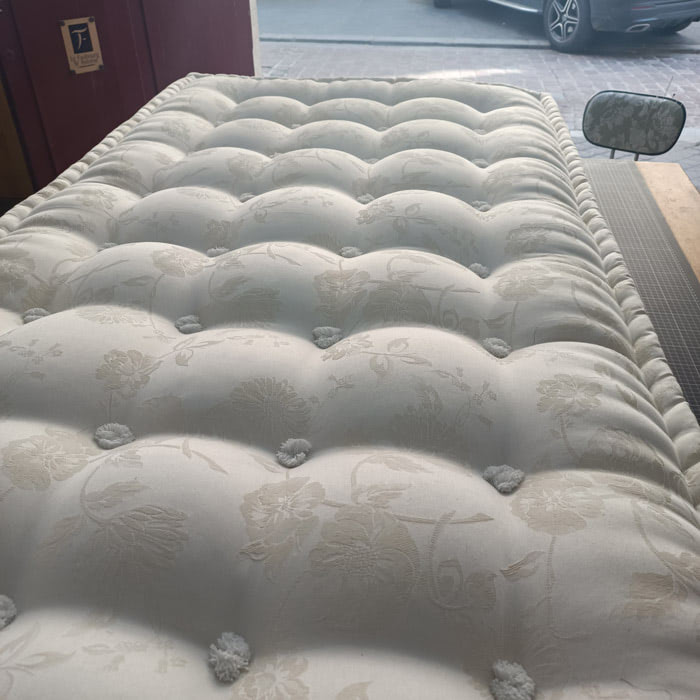 matelas-laine-damasse-blanc matelas de laine & sommier tapissier | Les ateliers Le Briand