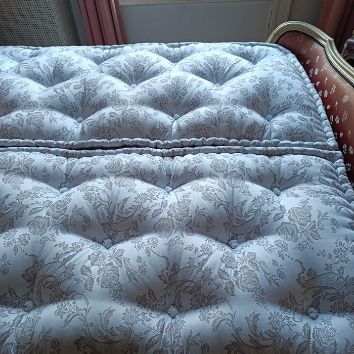 matelas-laine-damasse-gris matelas de laine & sommier tapissier | Les ateliers Le Briand