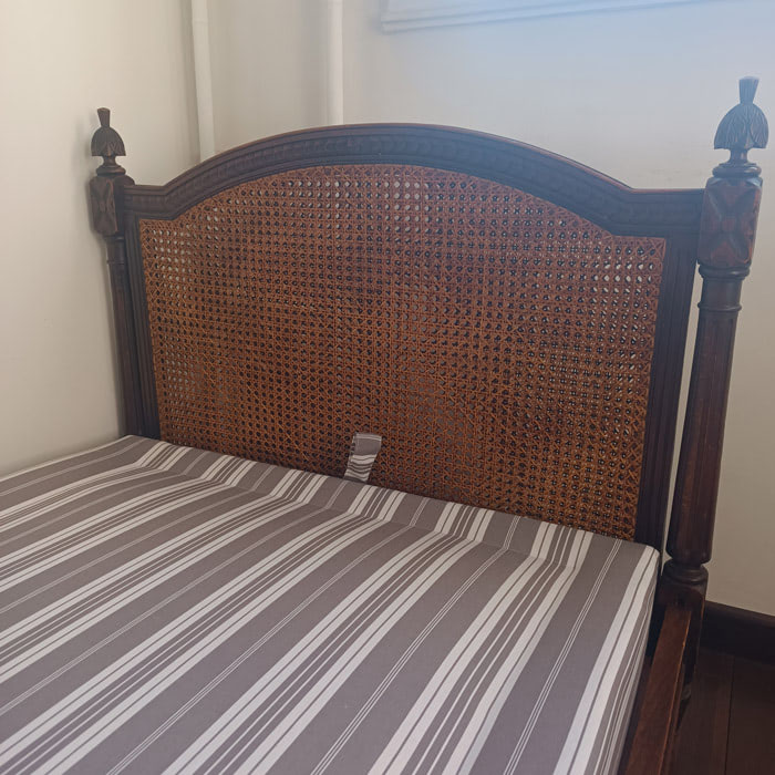 tete-de-lit-artisanale-louis-xvi-cannage matelas de laine & sommier tapissier | Les ateliers Le Briand