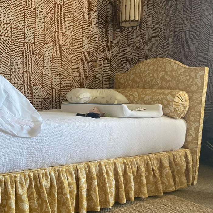 tete-lit-forme-chapeau-gendarme matelas de laine & sommier tapissier | Les ateliers Le Briand
