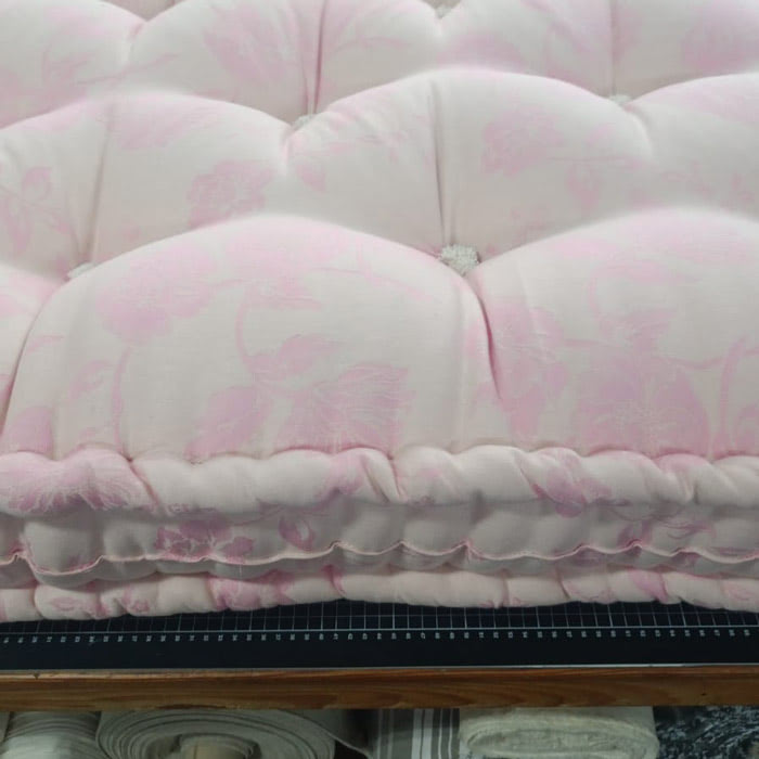 matelas-en-laine-damasse-rose