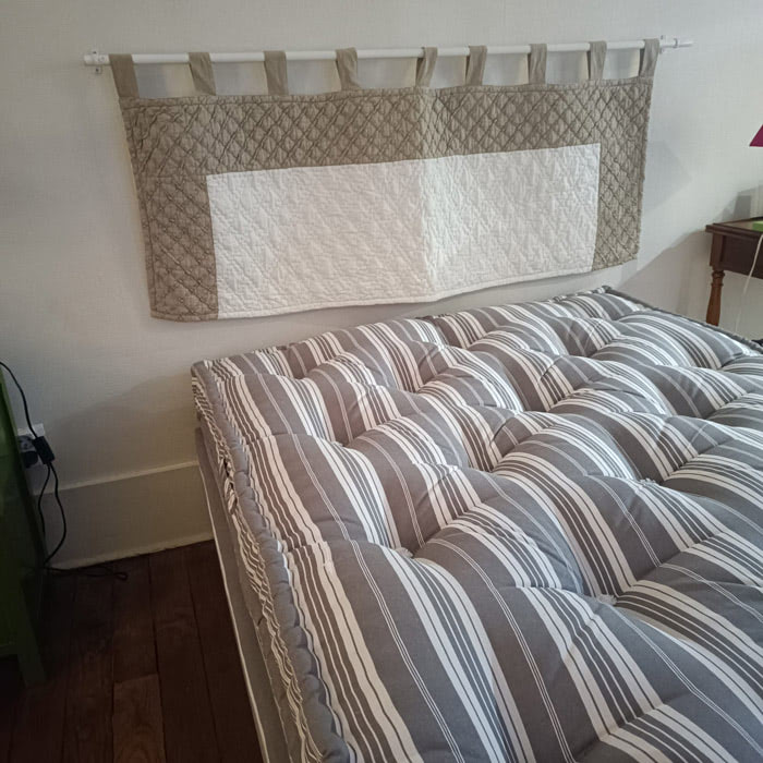 matelas-en-laine-raye-gris