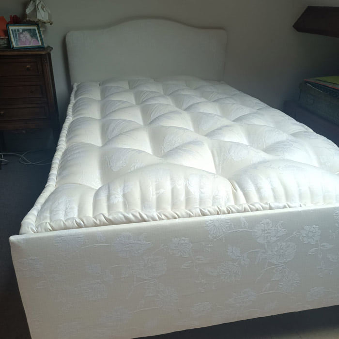 matelas-laine-damasse-blanc