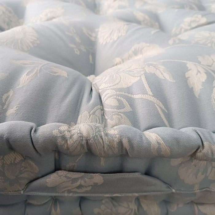matelas-laine-damasse-bleu