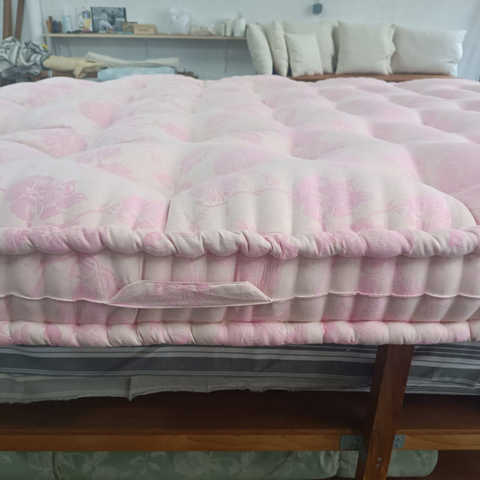 matelas-laine-damasse-rose