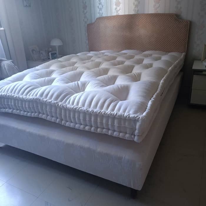 tete-de-lit-chapeau-de-gendarme matelas de laine & sommier tapissier | Les ateliers Le Briand